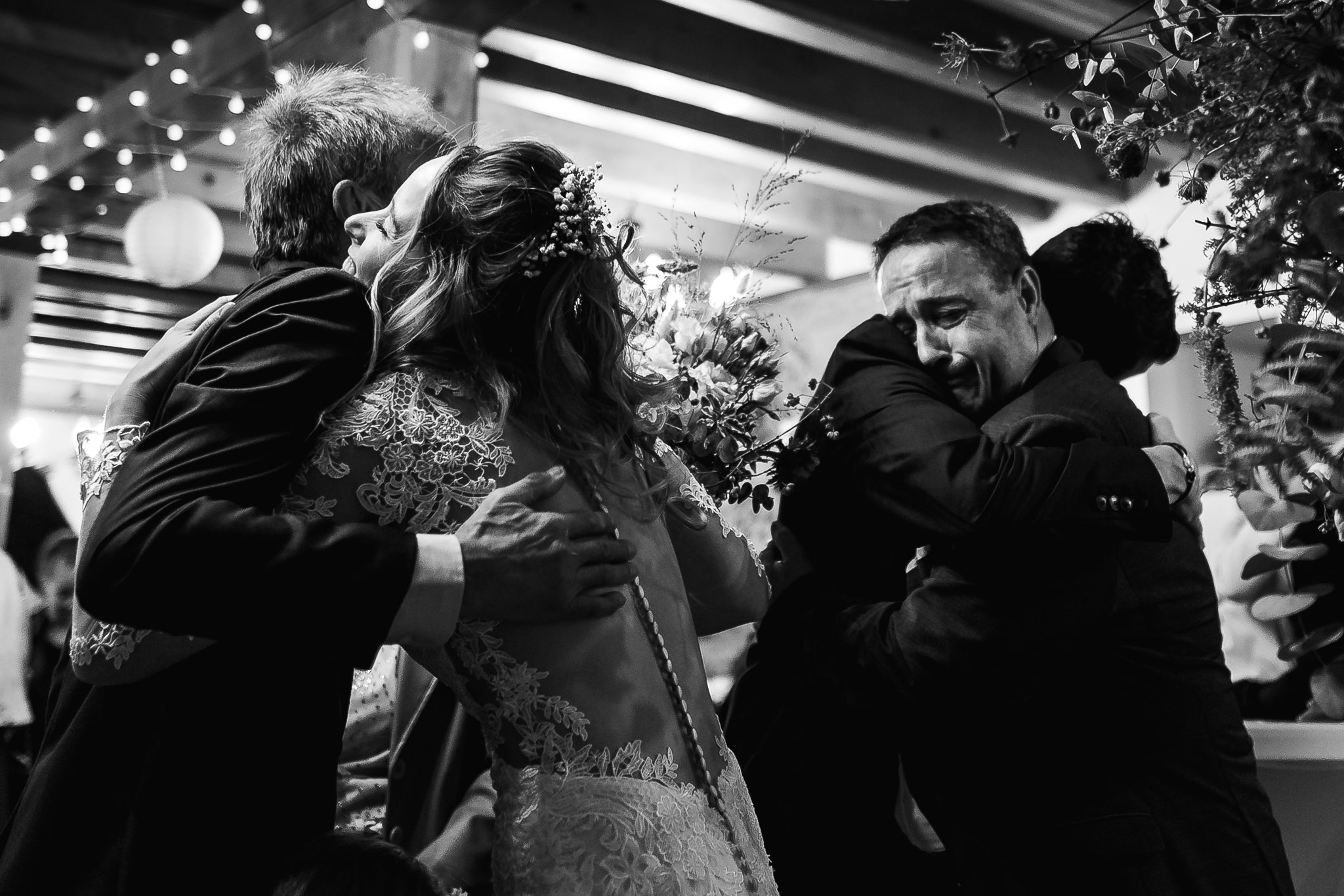 Instant de complicité pendant les préparatifs d'un mariage dans l'Hérault Instant de complicité pendant les préparatifs d'un mariage dans l'Hérault
